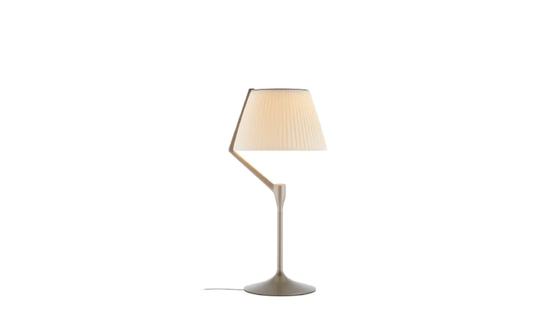 Lampada da tavolo Angelo Stone in alluminio con diffusore rivestito in tessuto di Kartell