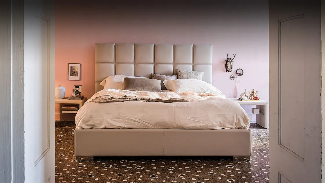 Letto contenitore con testiera in ecopelle trapuntata William di Cattelan Italia