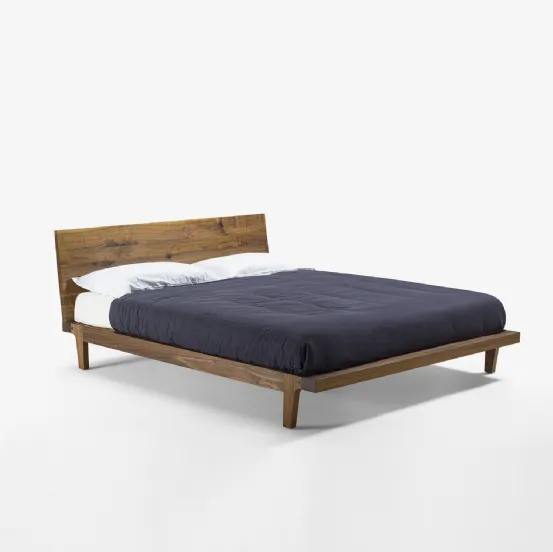 Letto con testiera Revo Bed interamente realizzato in legno massello di Riva1920